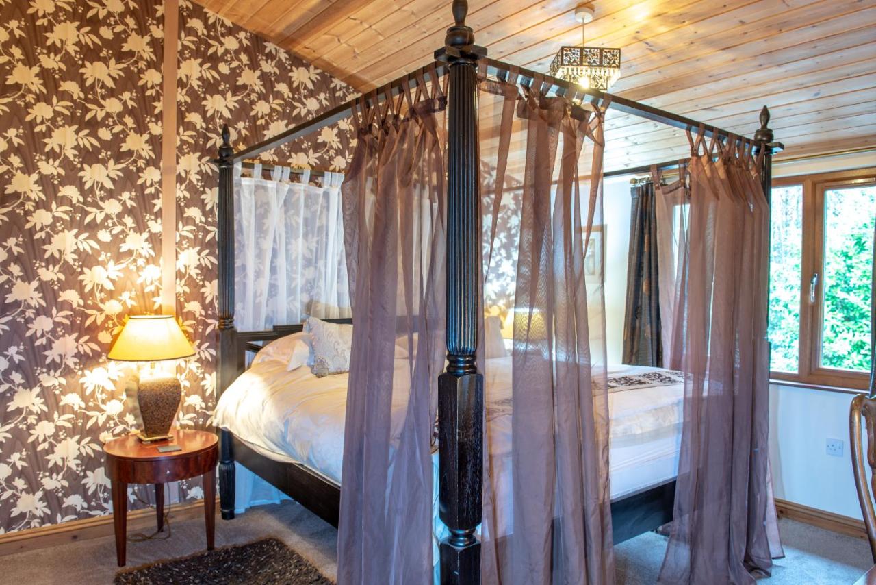 Argente Lodge - Still Rabbit - Hot Tub - Yorkshire - B&B Selby