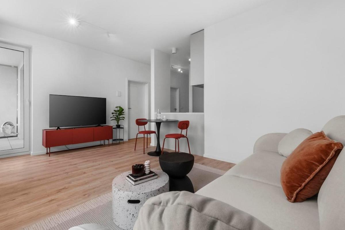 Slnečnice 1-Bedroom Apartment on Floor 6 with Parking by SkyViews - Chambres d'hôtes Janíkov