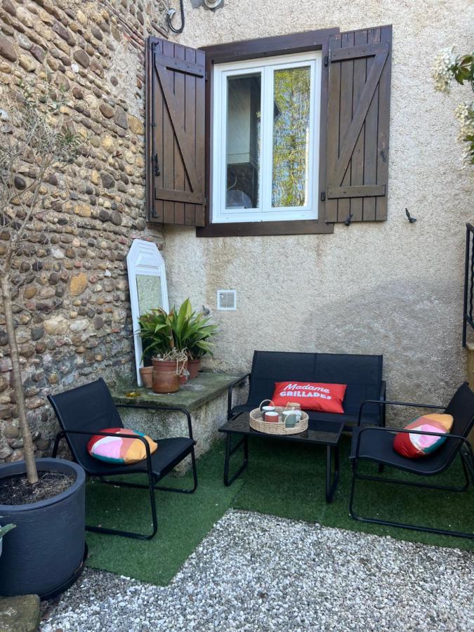 Maison rénovée , 4 chambres, terrasse conviviale, au centre commerces à pied - B&B Monein