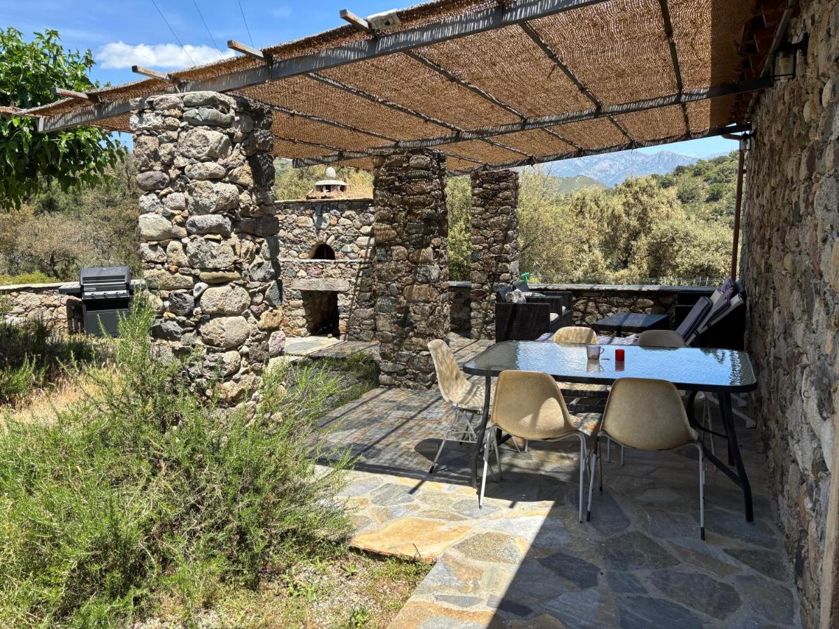 Maison en pierre corse avec vue entre mer et montagne - Chambres d’hôtes Moltifao