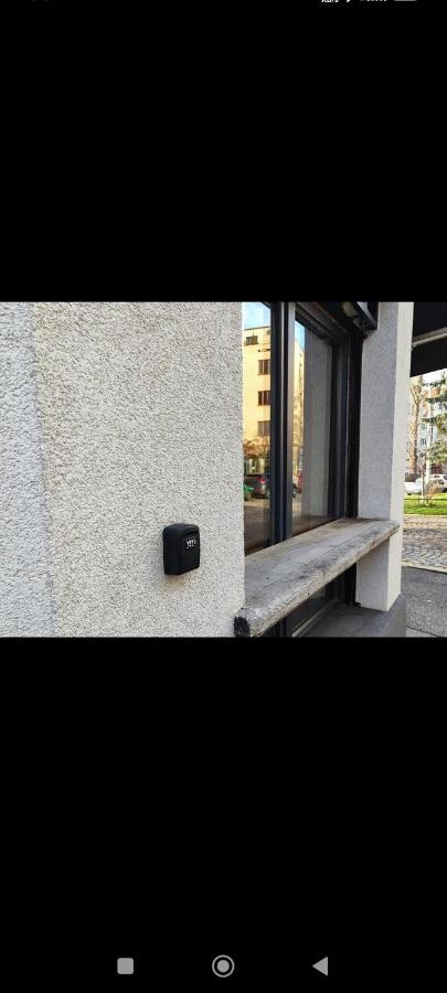 Apartment Big Windows - Ferienwohnung Prag