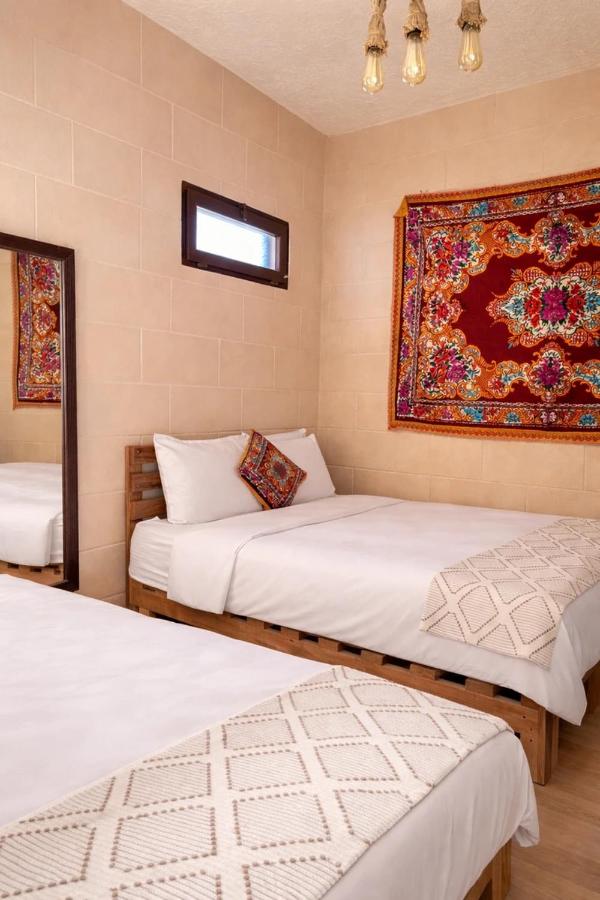 Deluxe Doppelzimmer (2 Erwachsene & 1 Kind)