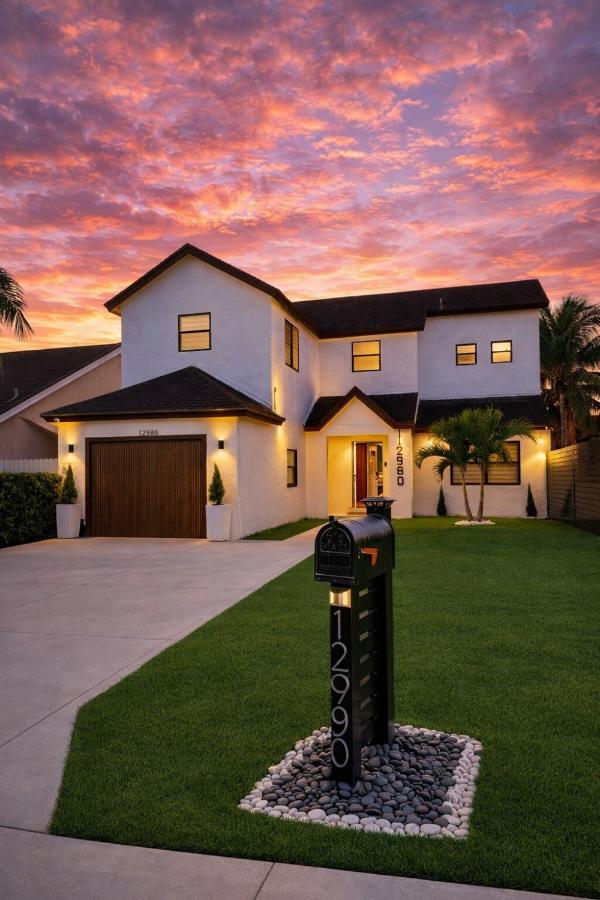 Casa Madrisqui Ultimate Heated Pool Escape Midway to Keys & Miami Beach - B&B Homestead