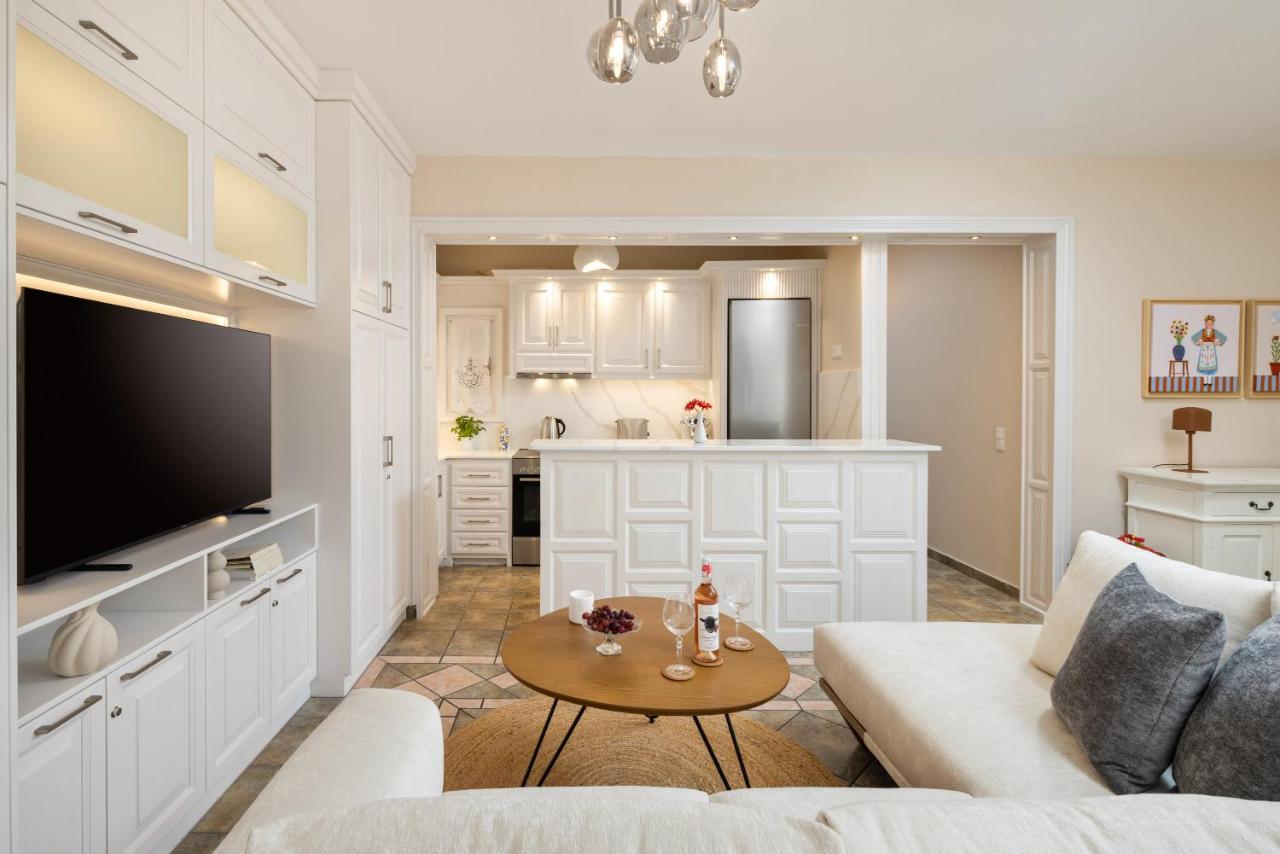 Navigator Apartment - Ferienwohnung Karyófyto