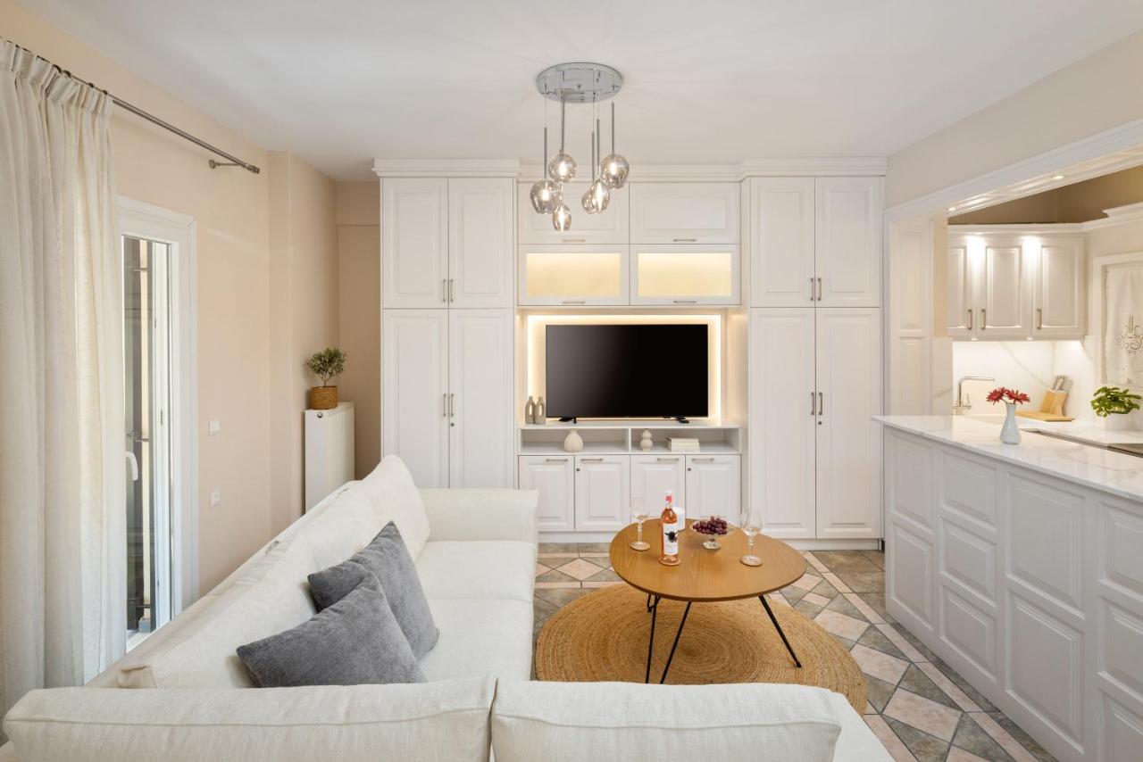 Navigator Apartment - Ferienwohnung Karyófyto