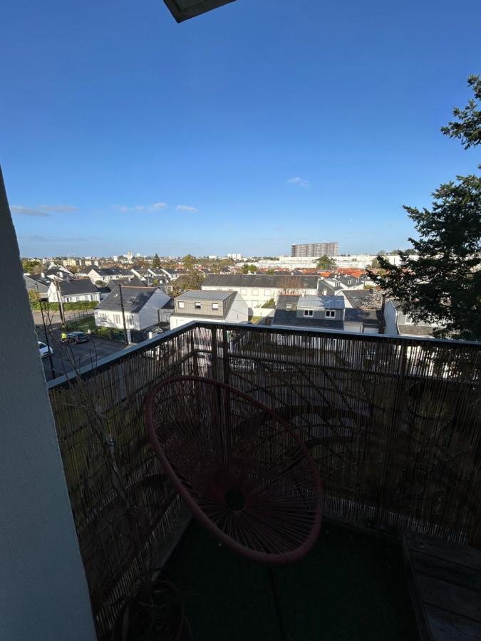 Appartement moderne avec parking privé Lit connecté LED & rétroprojecteur 5 min Zénith - B&B Saint-Herblain