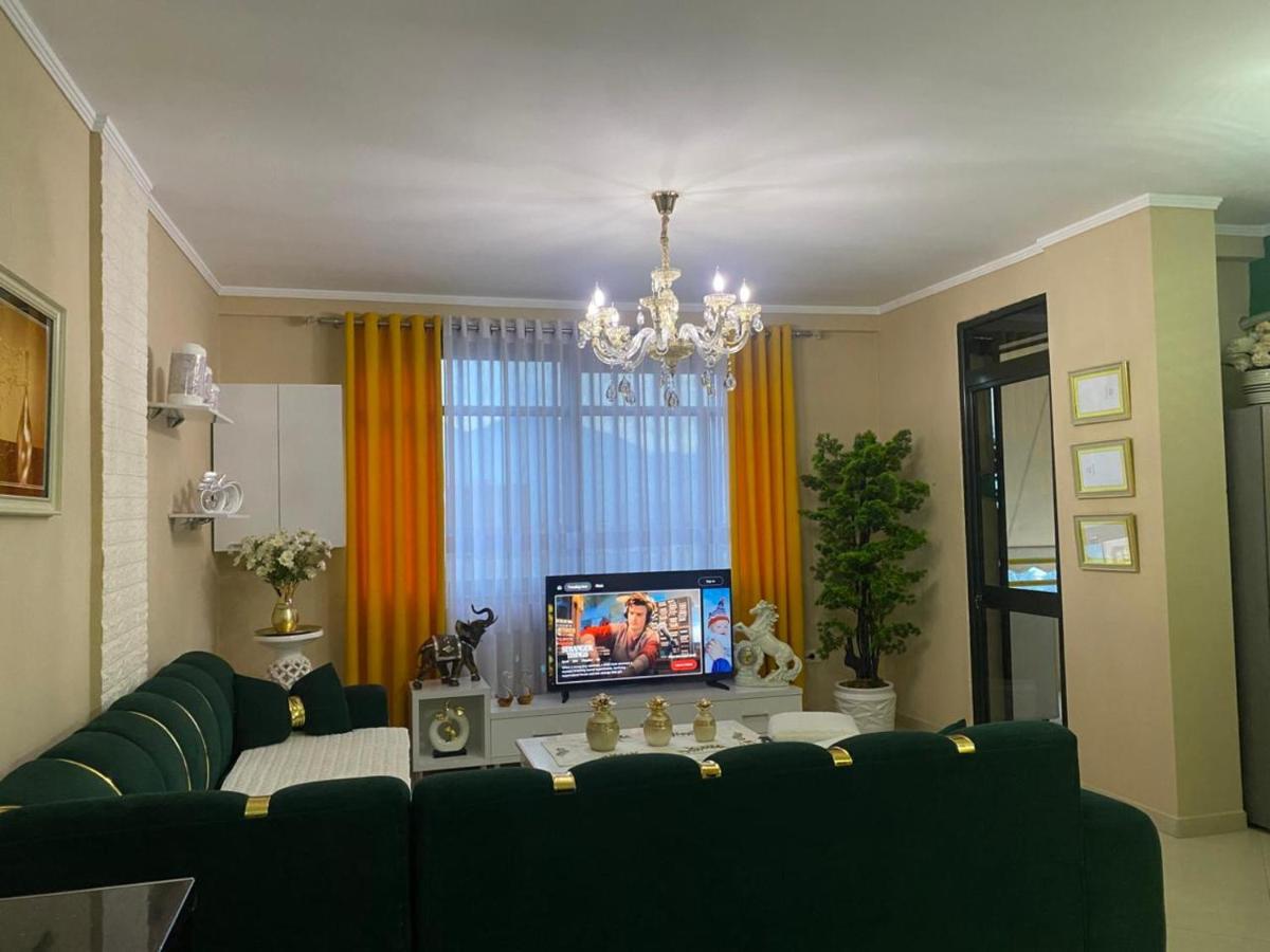 Cozy Apartment With Balcony - B&B Kamëz