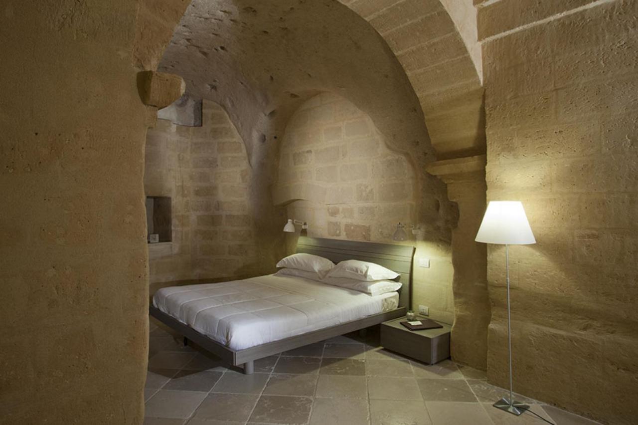 Suite - Cave