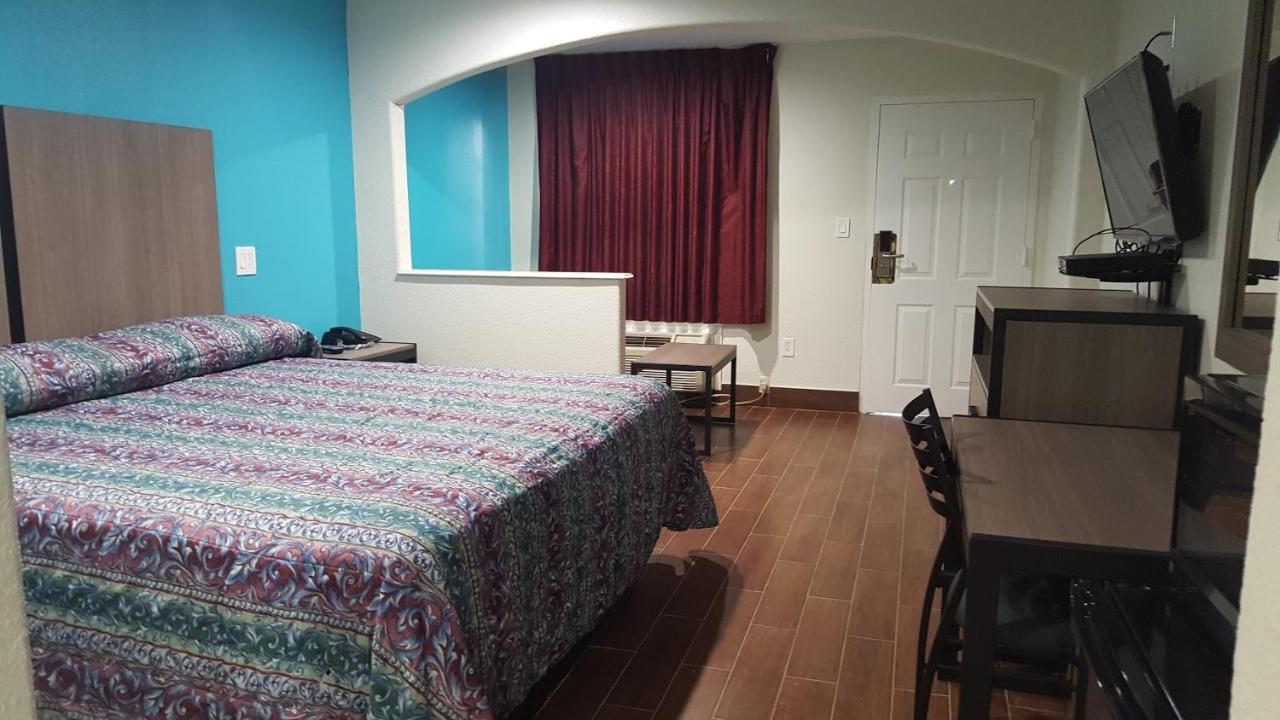 Moonlight Inn & Suites - B&B
