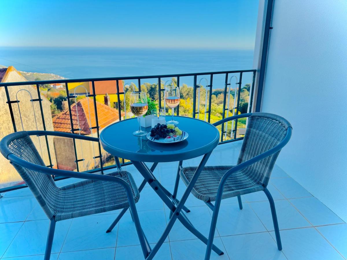Sunshine Serenity Top Floor with Ocean Views, Private Parking in Calheta, Madeira - Bed and Breakfast Estreito da Calheta