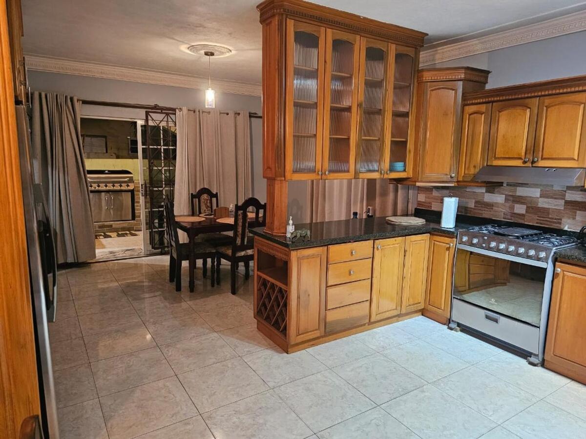 Cozy Groundfloor 2BR Getaway in Old Harbour - B&B Spanish Town