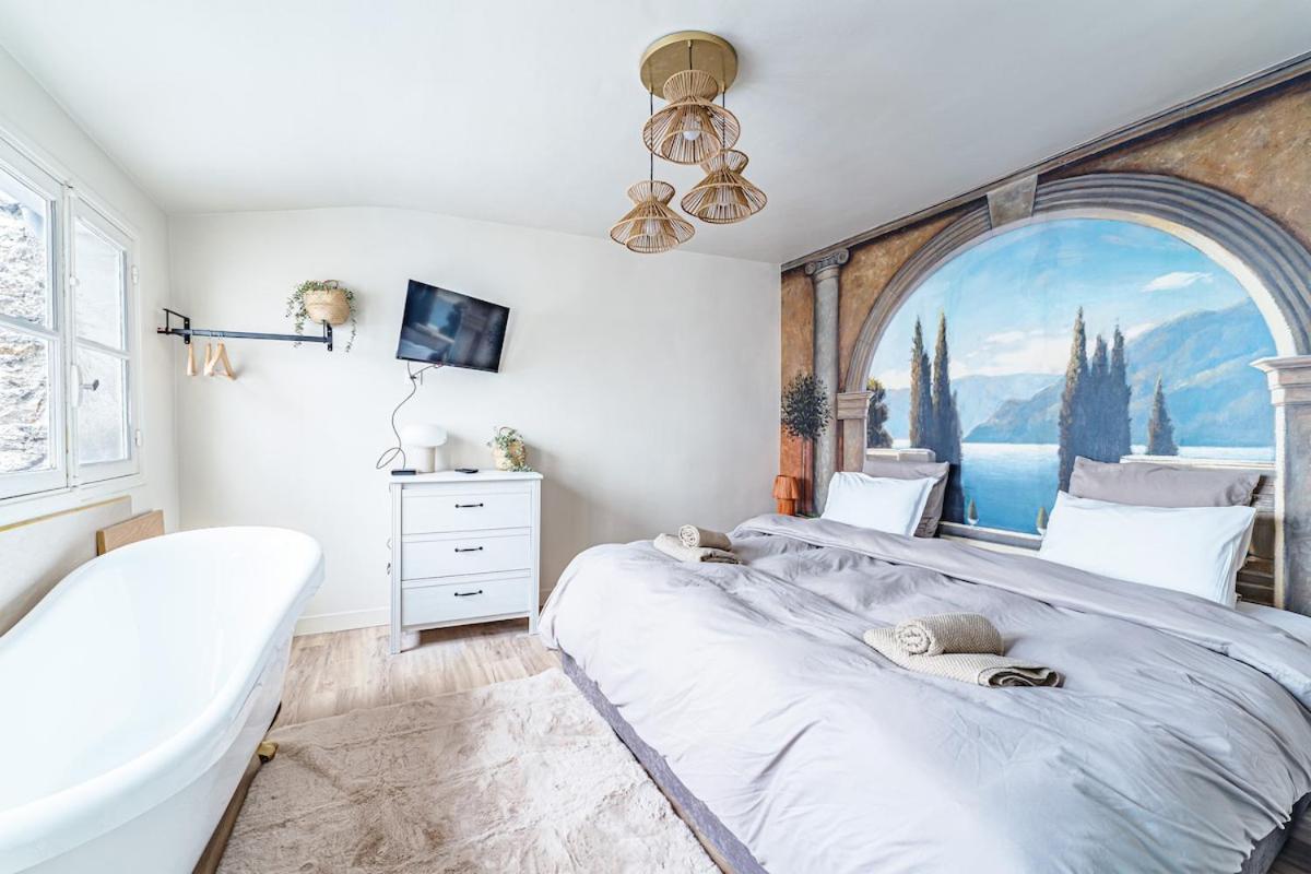 Pantheon - Modern flat with 3 bedrooms and AC - Bed and Breakfast Parijs