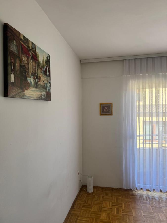 Edi Apartment in Central - B&B Prishtina