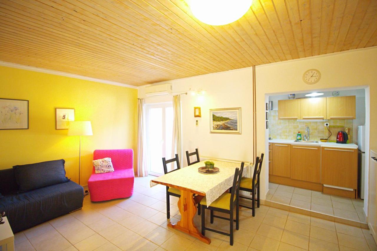 Appartamento con 2 Camere da Letto e Vista Mare 