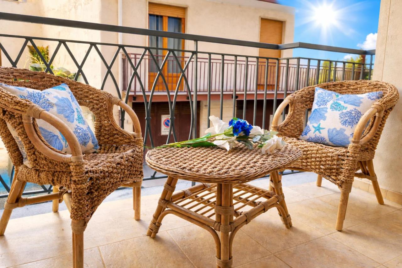 Cavalluccio Marino-Central-with Balcony by Gessica Holiday - B&B Polignano a Mare