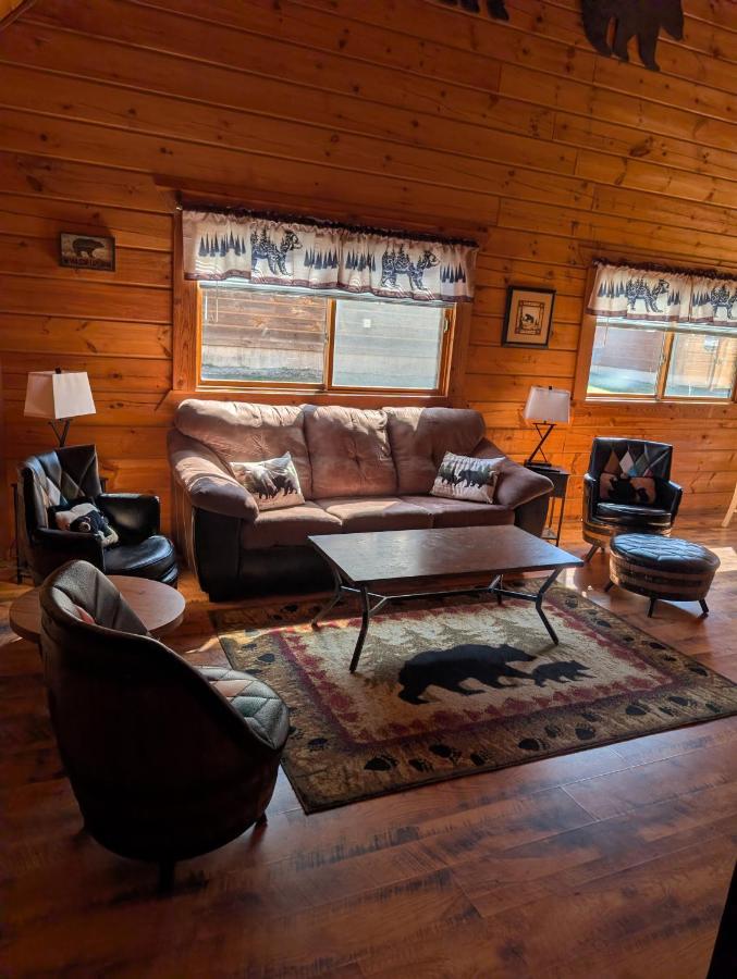 The Grizzly Den Cabin Warrens WI - B&B Warrens