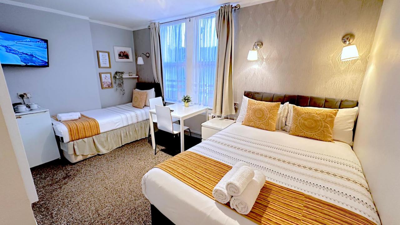 Triple Room with Private Bathroom