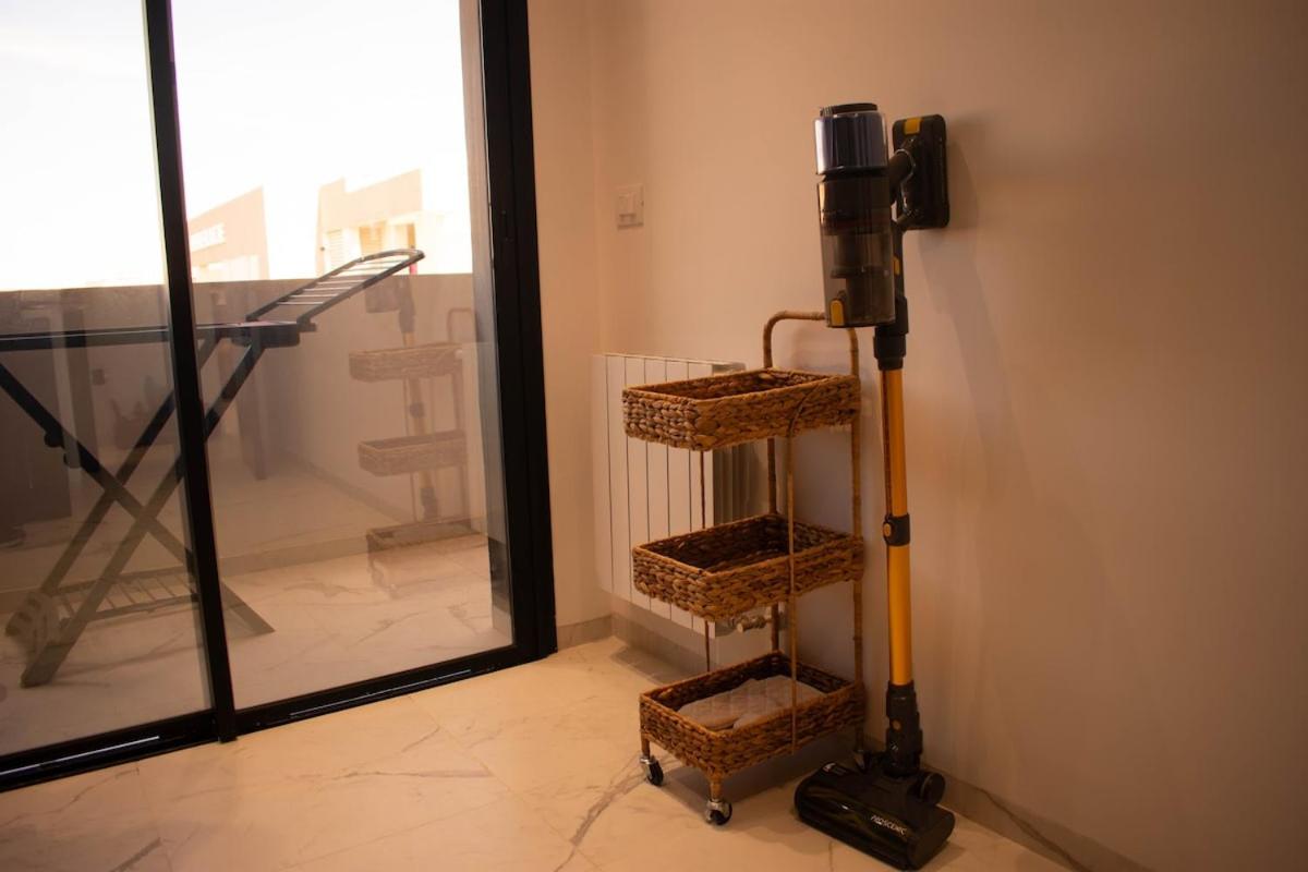 Modern 2BR with Pool & Gym -Near la Marsa - Tunis - Ferienwohnung Tunis