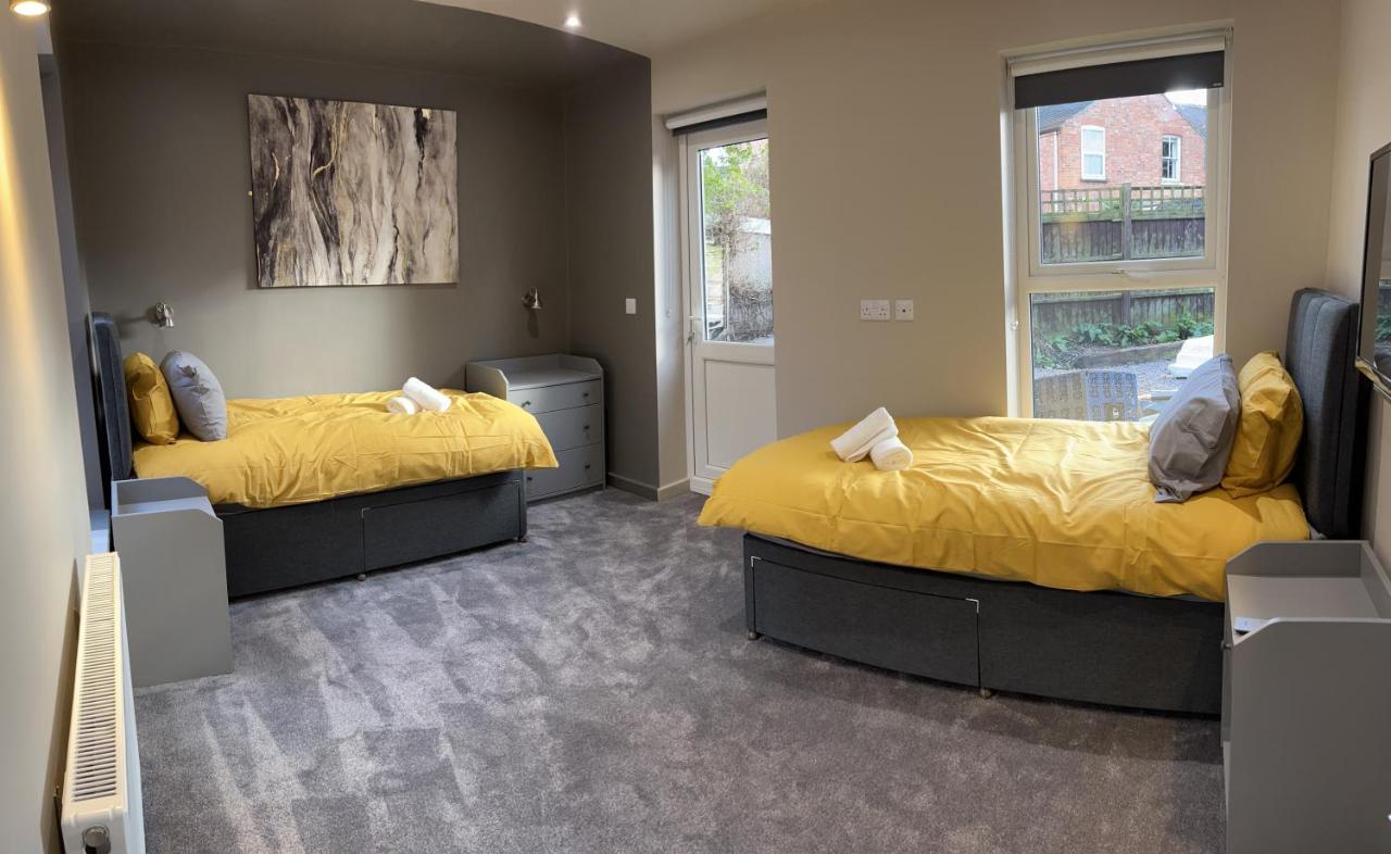 Spacious 3 Bed Apartment Sleeps 8 Parking Garden in Loughborough - B&B Loughborough