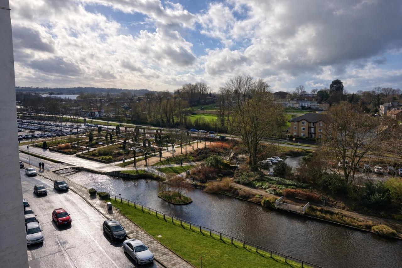 Modern 2 Bed Flat, Free Parking, Central Hemel - Bed and Breakfast Hemel Hempstead