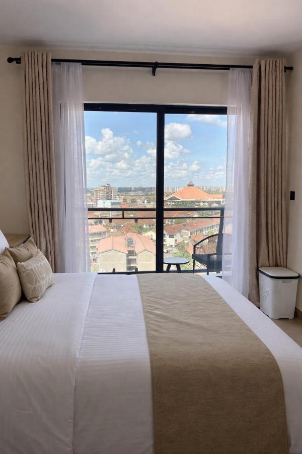 Elegant Cozy Haven with a Rooftop Pool - B&B Nairobi