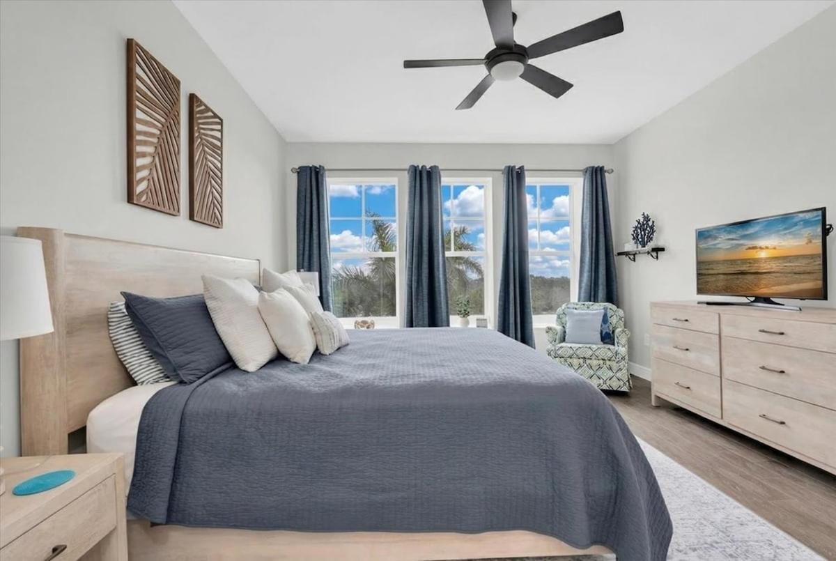 Coastal Charm by Coastal Chic Vacations - B&B Bradenton