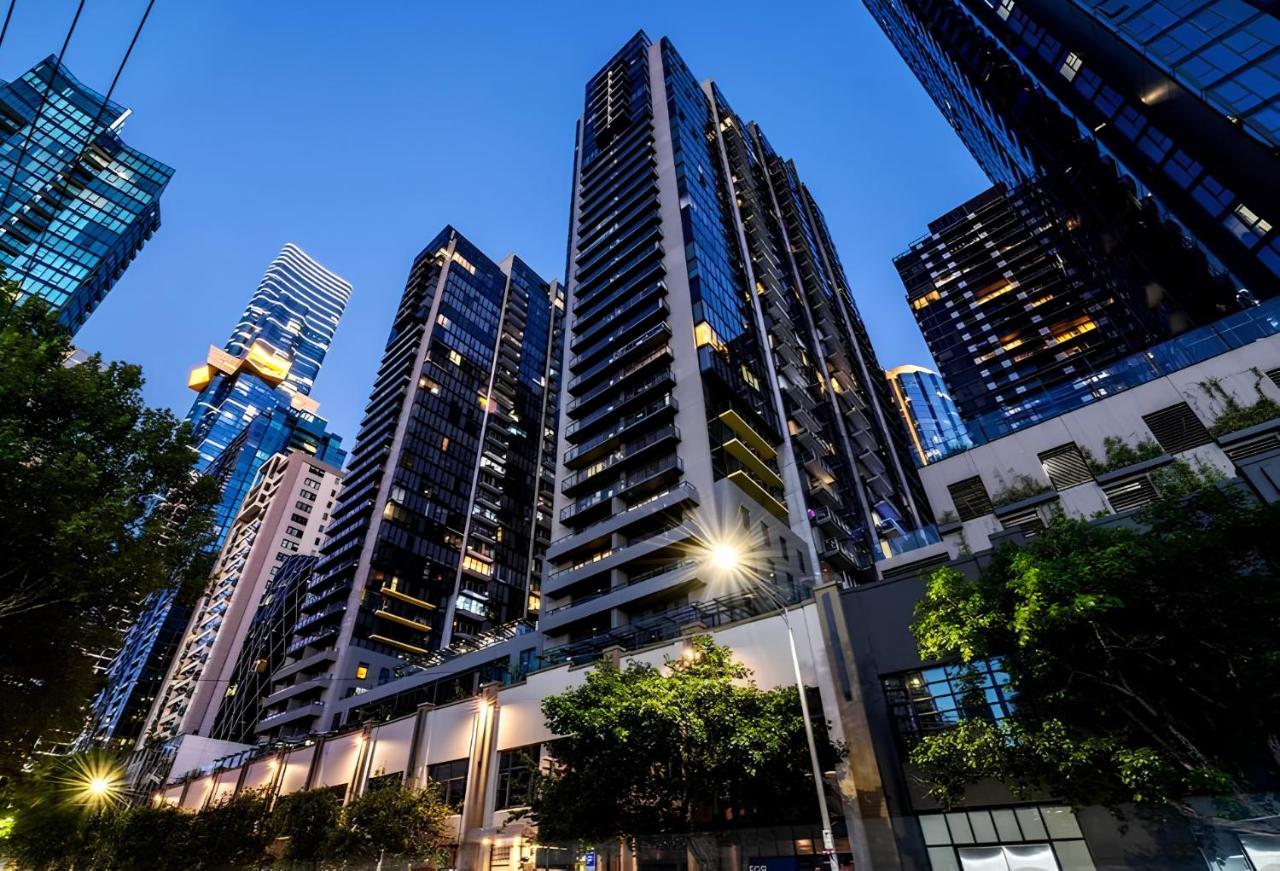 1BR Southbank Balcony Views, Pool & Free Parking - Chambres d'hôtes Melbourne