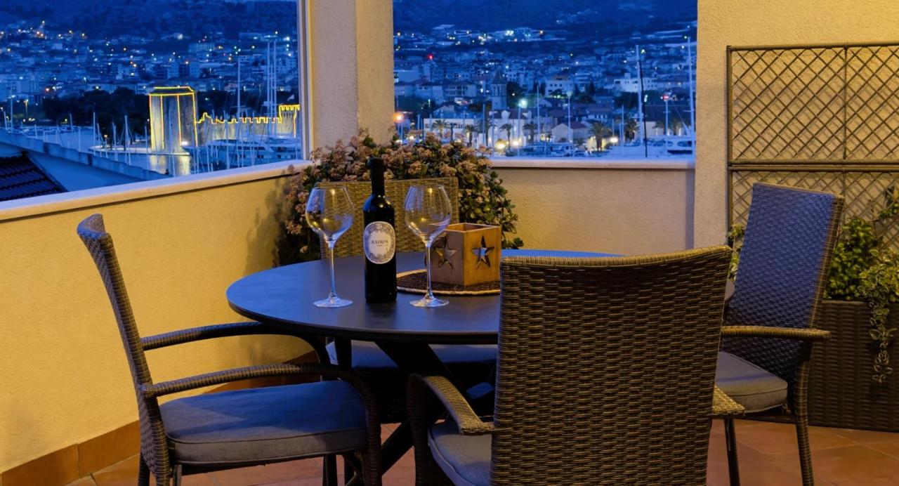 Trogir center exclusive seaview apartment for 4 - B&B Trogir