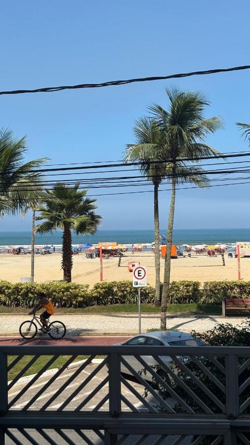 Lindo Apartamento no Canto do Forte,Pé na areia - Bed and Breakfast Praia Grande