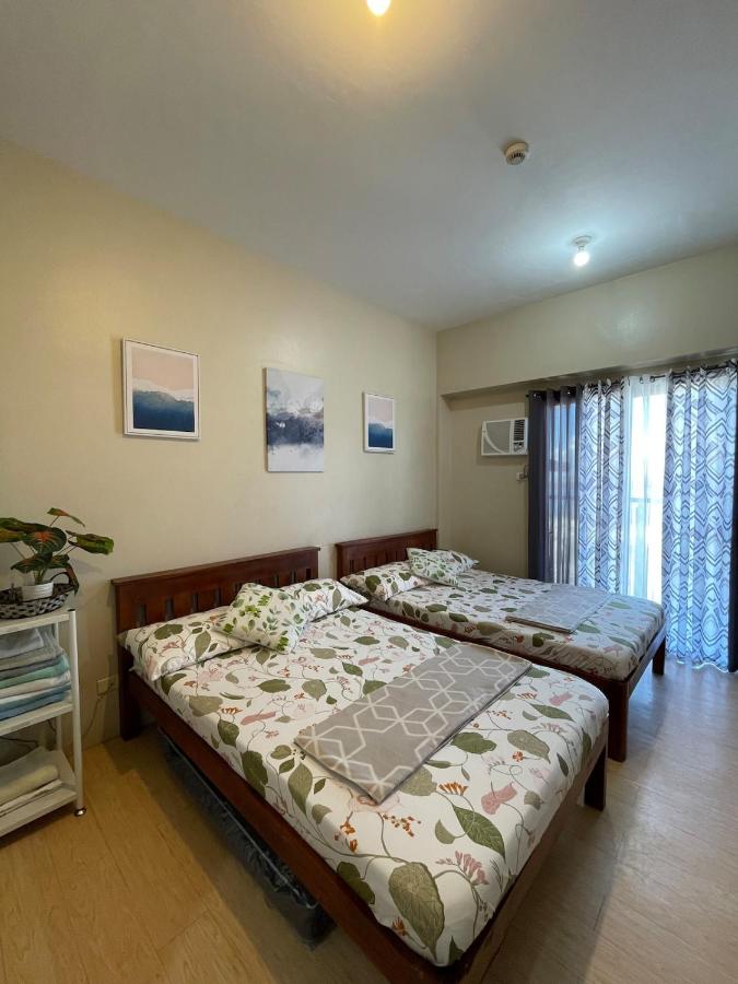 La Maria Rentals - Cozy 2 Double Beds with Balcony, Walk to SM Mall Cebu - B&B Cebu City