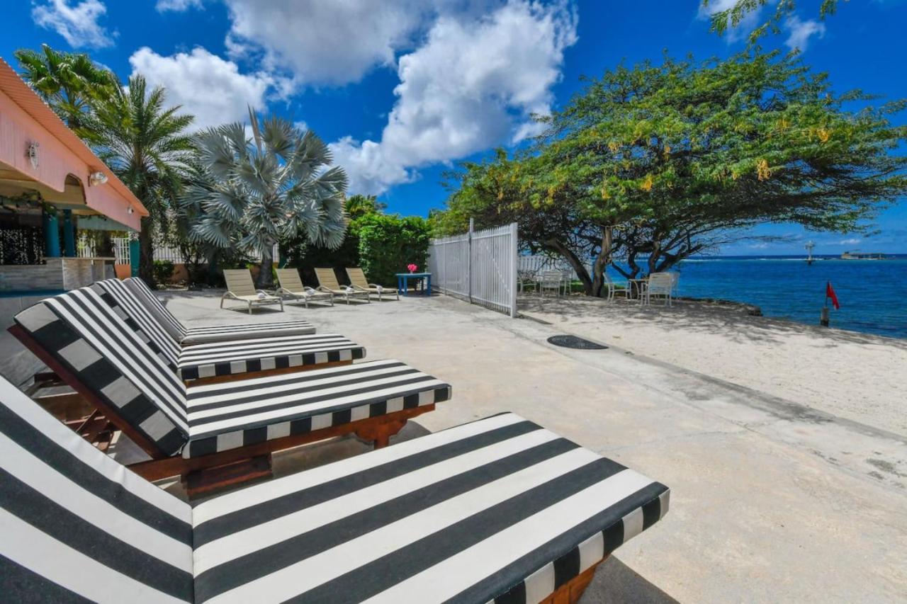 Beachfront Two-Bedroom Villa - Bed and Breakfast Savaneta