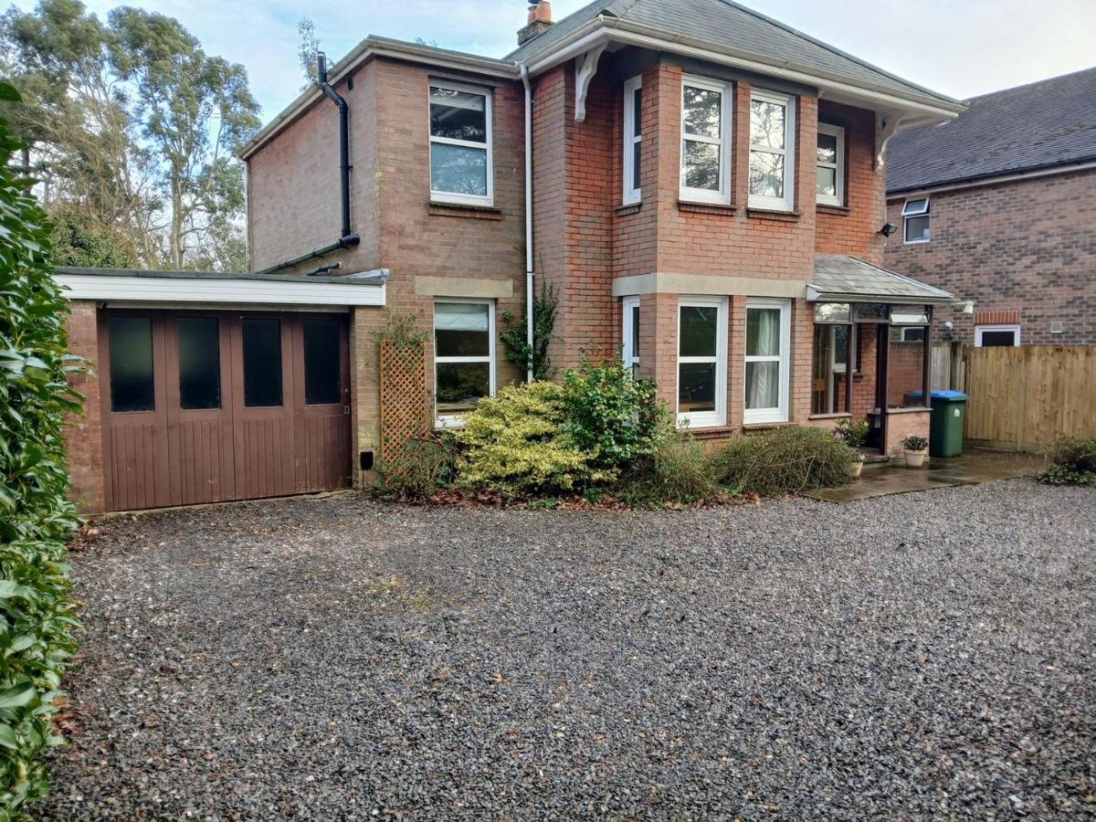 Spacious 3BR Home with Garden & Parking - Ferienwohnung Southampton