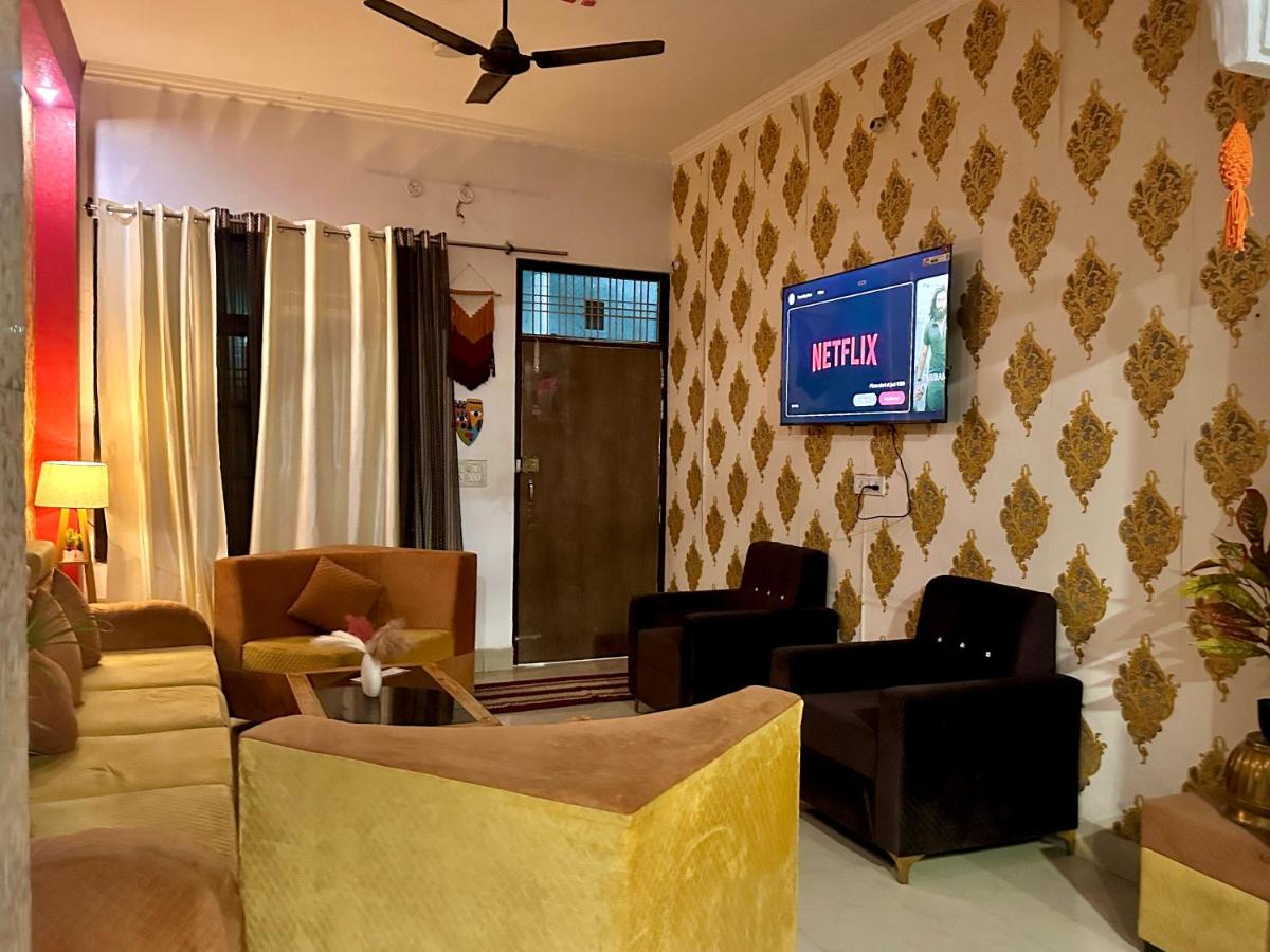 FrameHouse Grand 3BHK Gomti Nagar - B&B Lucknow