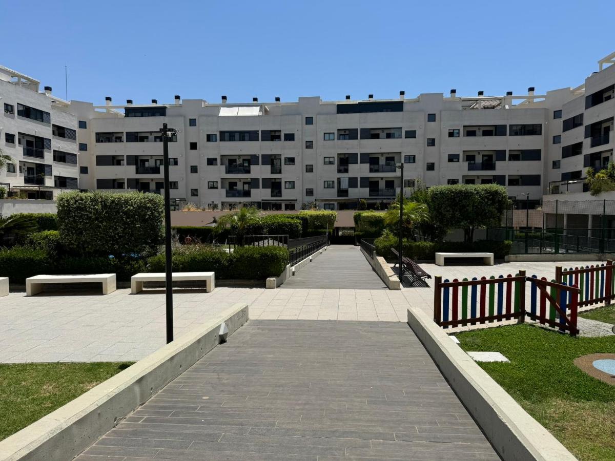 Habitacion privada en piso compartido de dos habitaciones en urbanización con piscina y pista de padel - Chambres d'hôtes El Puerto de Santa María