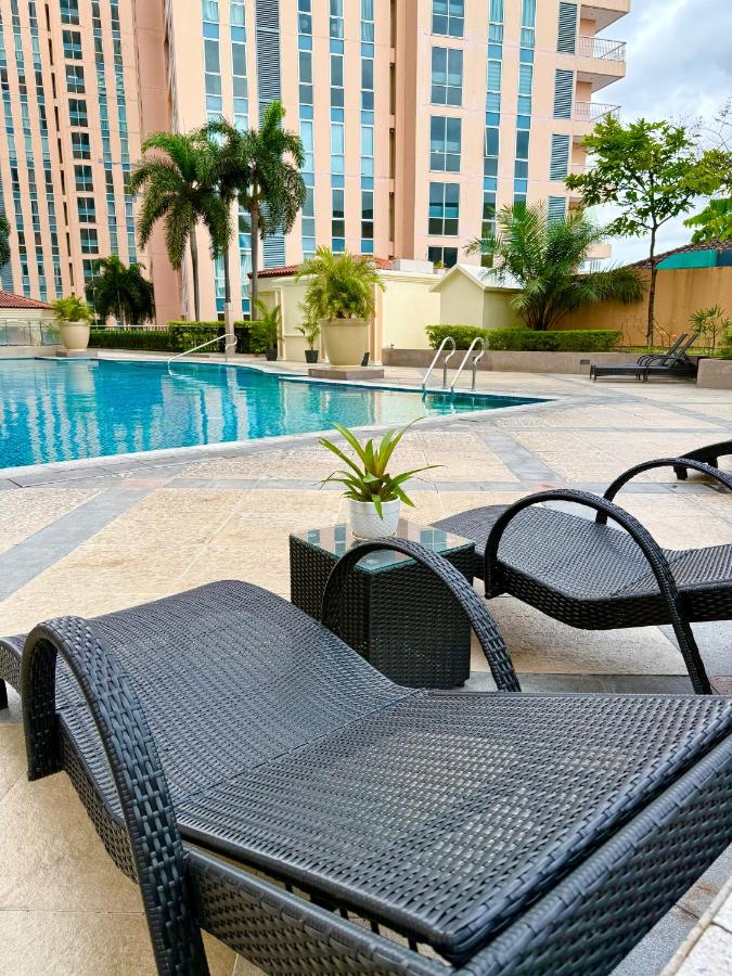 Venice Luxe Cozy Suite, Studio Type, Pool, Kitchen, Netflix, Canal Mall Access Max 3 Guests only - B&B Manila