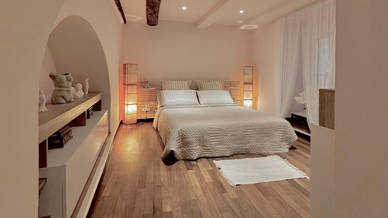 Caruggi Secret House - Romantic Loft in Centro Storico - B&B Genova
