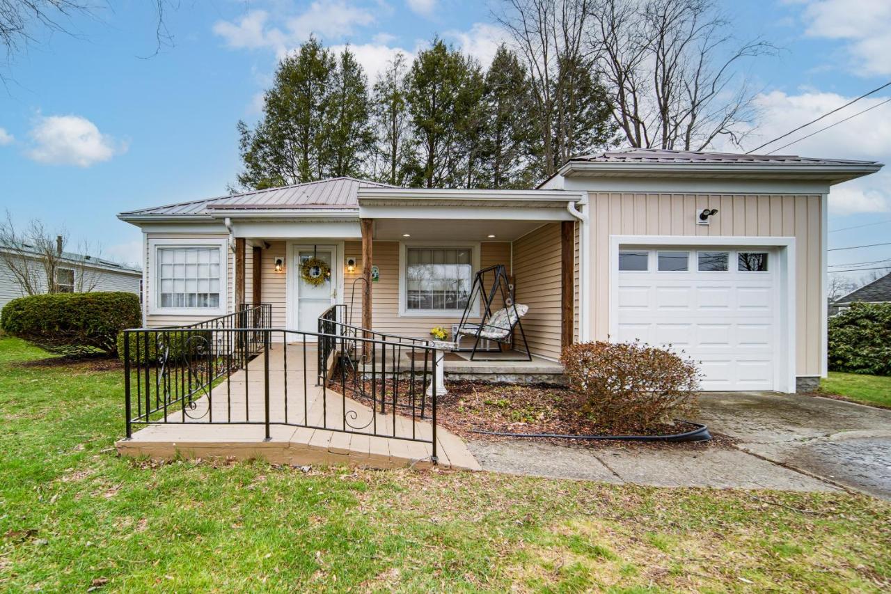 Walk to Edinboro Lake: Cozy Cottage w/ Porch! - Bed and Breakfast Edinboro