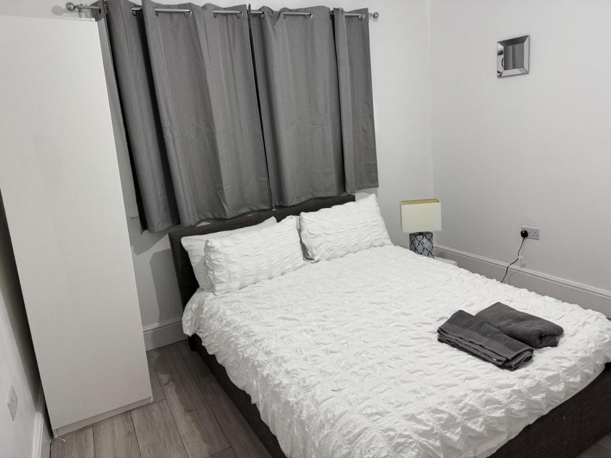 Modern 3 bedroom home - B&B Nottingham