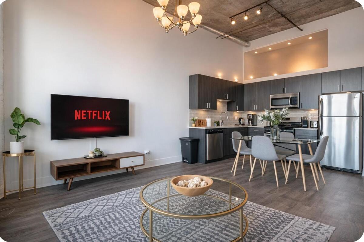 Convenient Cozy 2BR Loft with Optional Parking for 8 guests Near McCormick Place, Soldier Field and Lakefront Trail - B&B Chicago