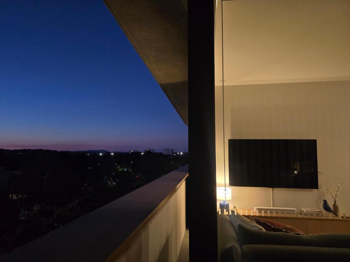 Hiyas by Cadiz Properties - An Artsy Gem in Dickson, King Bed and Koala Queen Sofa Bed - B&B Trenayr