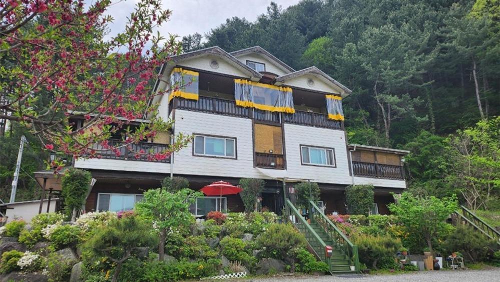 Gapyeong Yeoubyul Pension - Bed and Breakfast Gapyeong