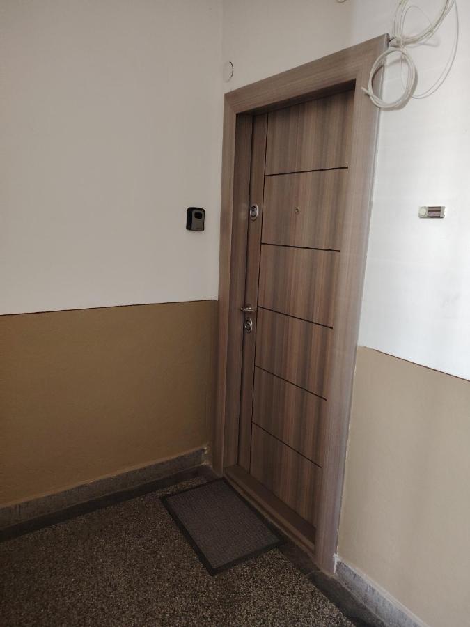 Apartment Ani - Spacious 3-Bedroom Apartment, Free Parking,10 min to Old Town - Chambres d'hôtes Veliko Tarnovo