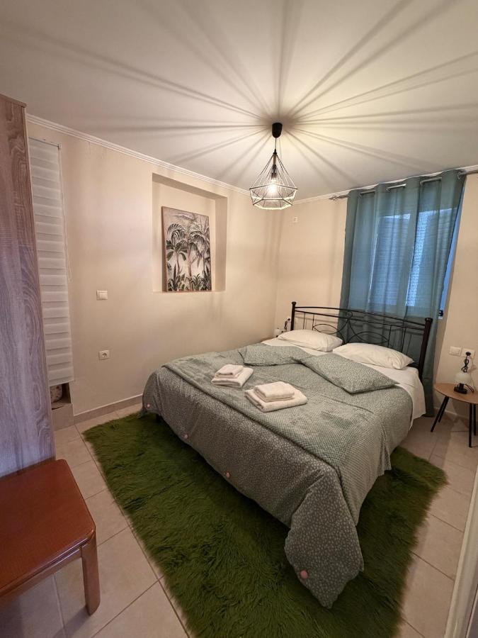 To Petrino apartment - Bed and Breakfast Kyparissía