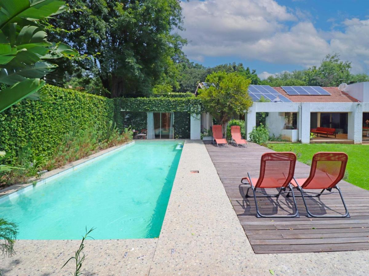 A42 House, Art-Filled Boutique Stay, Parktown North - B&B Johannesburgo