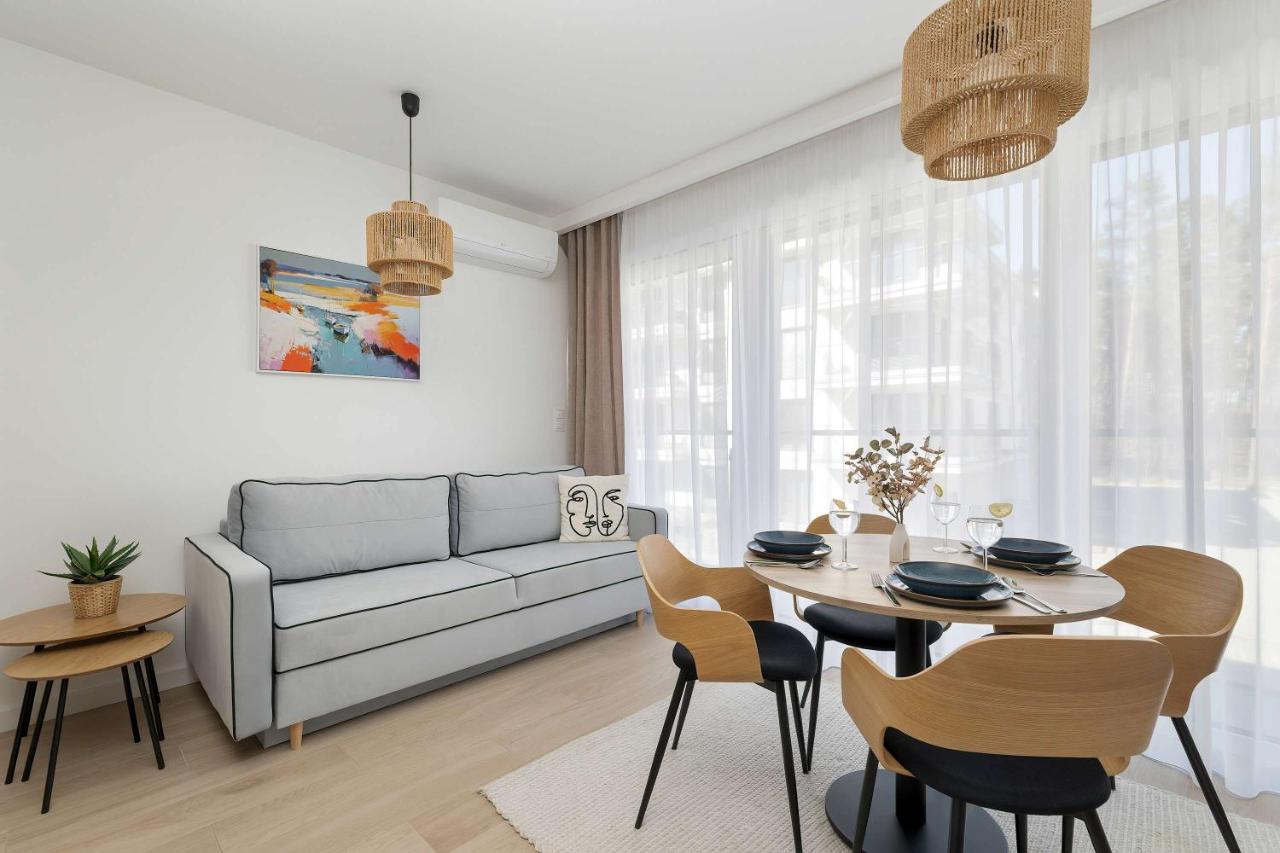 Jasny Apartament Milano 12 z Balkonem i Parkingiem by Noclegi Renters - Chambres d'hôtes Międzywodzie