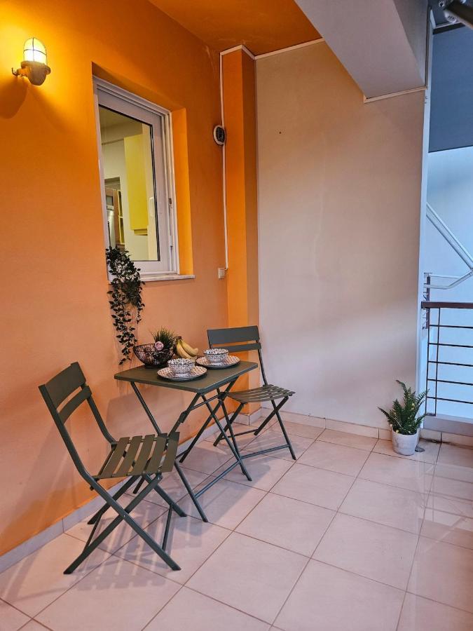 Apartment with Large Veranda 12min Center 10min Beach - B&B Kalamata