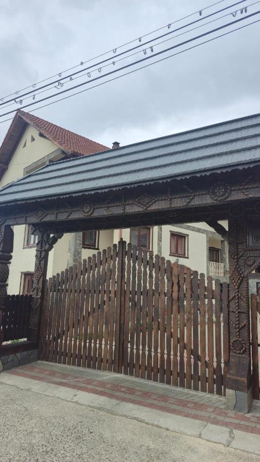Pensiunea Rozalina - Ferienwohnung Rozavlea