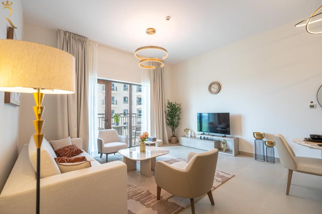 Stylish 2BR with Balcony - Luxe Golfside Escape - Ferienwohnung Abu Dhabi