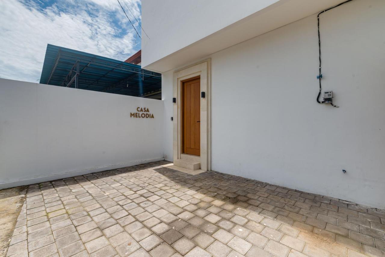 Casa Moda, Chic 3-Bedroom Villa Near Kedungu Beach - Chambres d’hôtes Tanah Lot