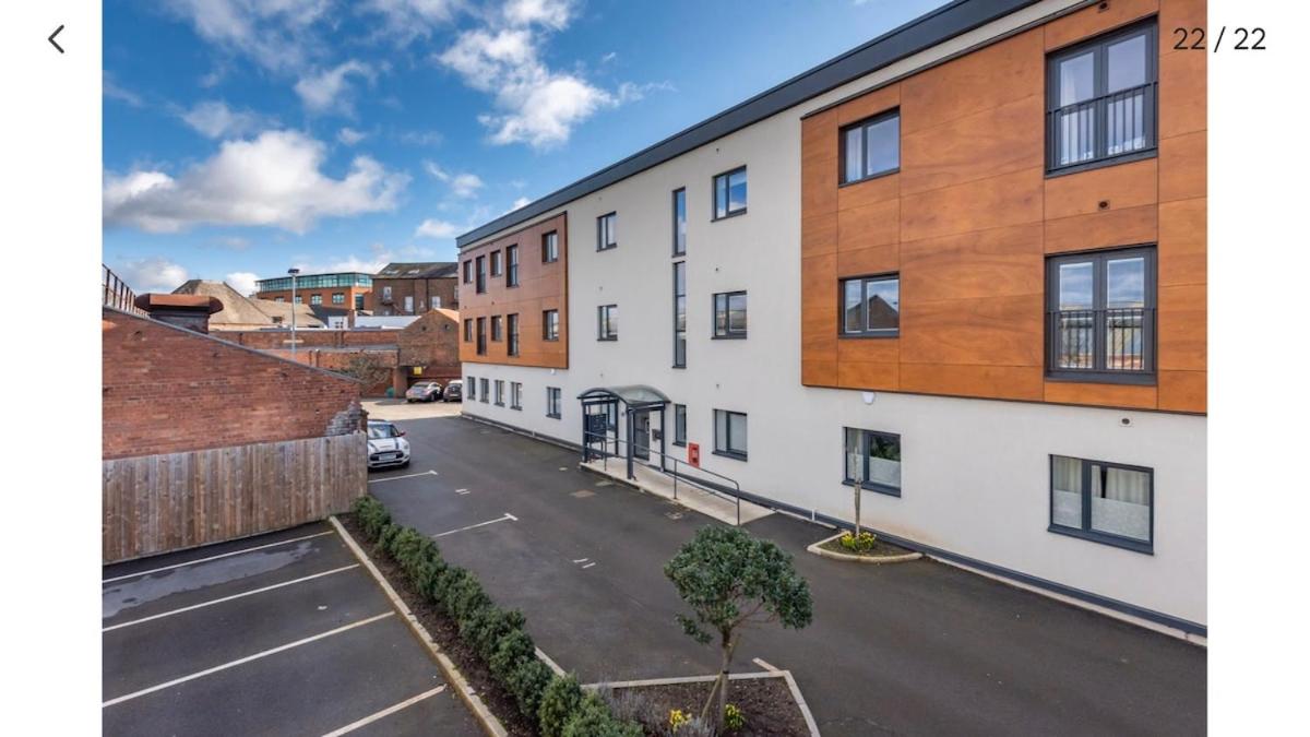 York City Apartment with gated parking included - B&B York